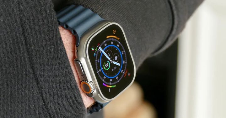 Apple-Watch-Ultra-on-Wrist-Pocket.