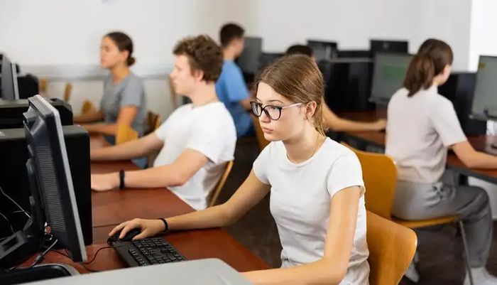 Найкращі випускники Рівненщини можуть отримувати по 10 тисяч гривень щомісяця