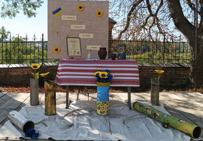 В Острозі створили «Стіл пам’яті» на честь полеглих захисників України
