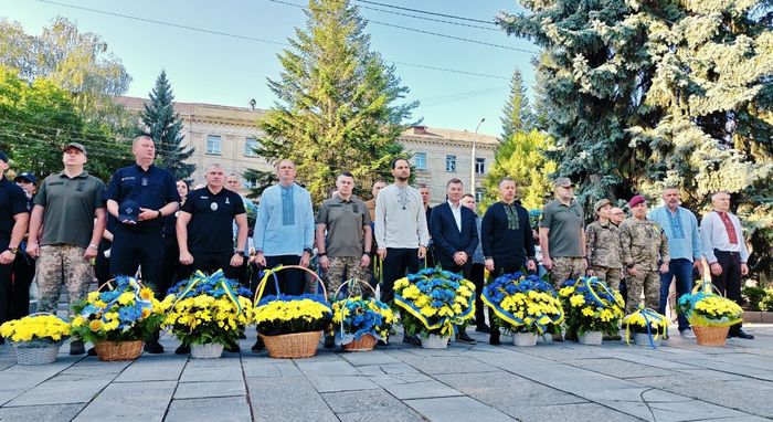 У Рівному День Незалежності розпочали з вшанування пам’яті полеглих Героїв