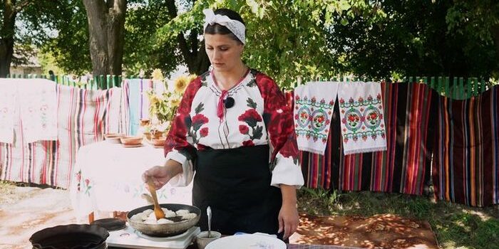 як на Рівненщині готують пісні пиріжки «лисички»