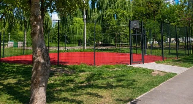 Спортивний майданчик у рівненському Гідропарку