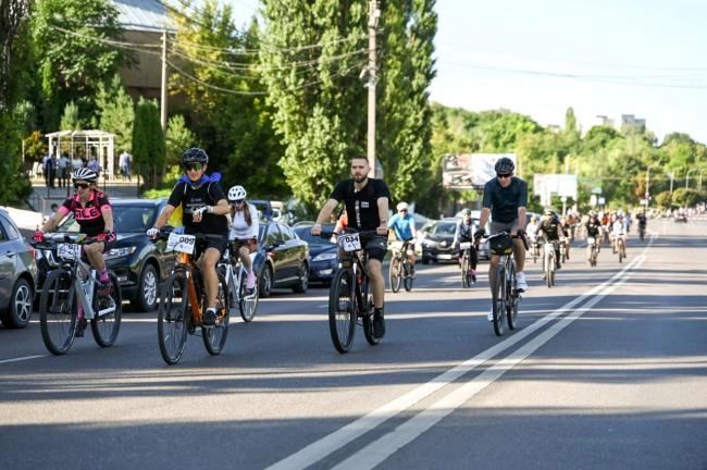 У Рівному 166 велосипедистів зібрали понад 325 тисяч гривень для ЗСУ