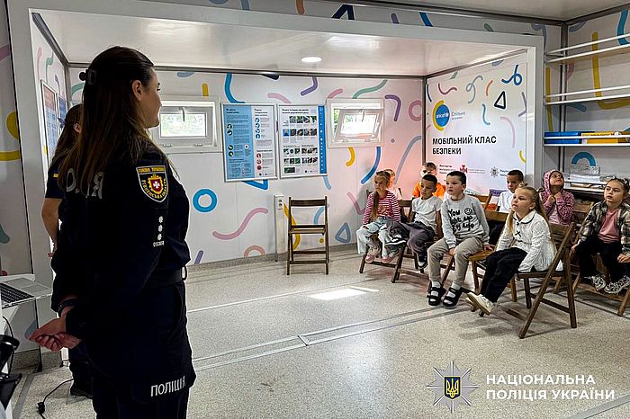 На Рівненщині дітей навчали мінної безпеки та правил поведінки під час пожеж