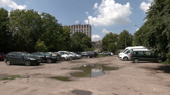 У Рівному буде нова велика парковка