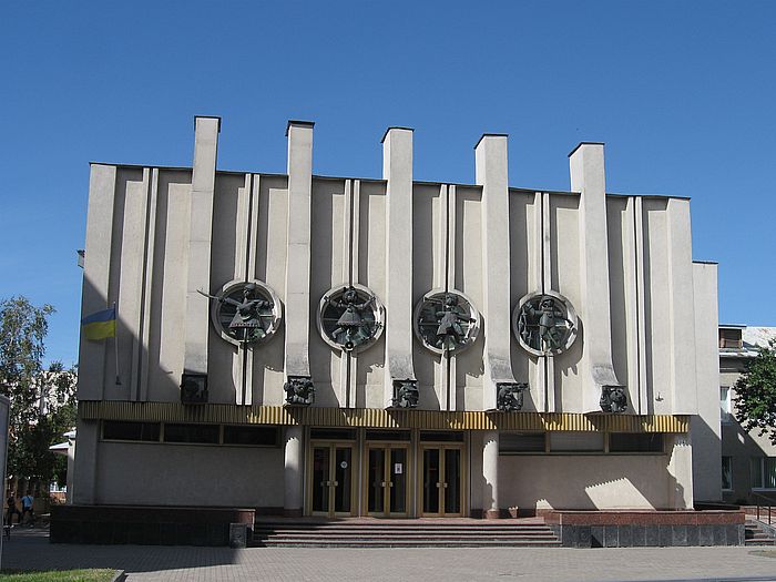 У Рівному сьогодні покажуть благодійну виставу: збиратимуть на обладнання для дитячої лікарні