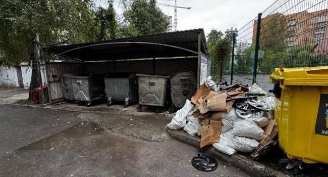 старі меблі і будівельне сміття